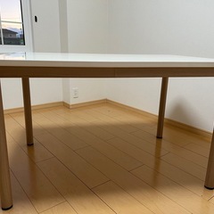 ダイニングテーブルの画像