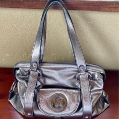 マイケルコース シルバーバッグの画像