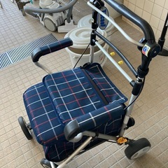 高齢者用シルバーカーです。の画像