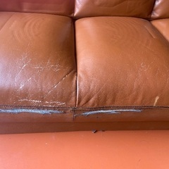 革張り3人掛けの画像