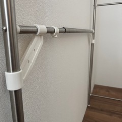 ニトリ 伸縮ステンレス洗濯機ラック 現状渡しの画像