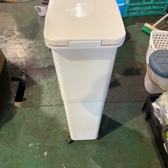 ゴミ箱の画像