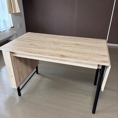 ダイニング　テーブルの画像