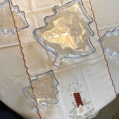 ！取りに来てくれる方！❄︎Xmasパーティーに❄︎【2回使用】ツリー型　ガラス皿（大1枚　小3枚セット）の画像