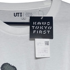 カウズ　ユニクロ　コラボ　Tシャツの画像