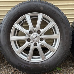 205/65R15スタッドレスタイヤ5穴の画像