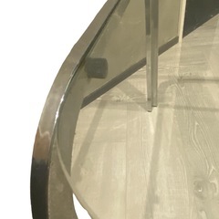 【ジ1031-27】サビなどあるためお安くいたします‼️小型ガラステーブル 脚にサビ等あり 簡易清掃済みの画像