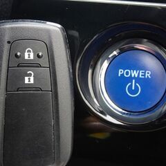 【ローン審査通過率95％！ローンお任せください！】トヨタ プリウス 　Ｓの画像