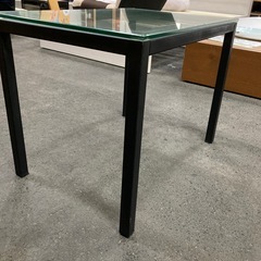 ガラスのテーブルの画像