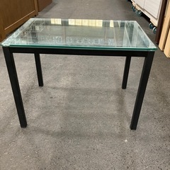 ガラスのテーブルの画像