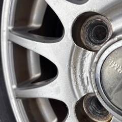 4穴ホイールの画像