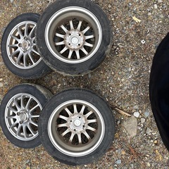 4穴ホイールの画像