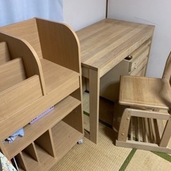【早い者勝ち!!】勉強机 4点セットの画像