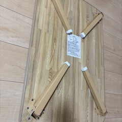 折りたたみテーブルの画像