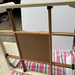 テーブルと電気アンカーの画像