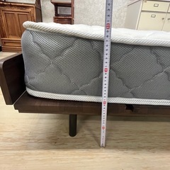 ダブルベッドとマットレスセットの画像