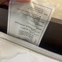 ダブルベッドとマットレスセットの画像