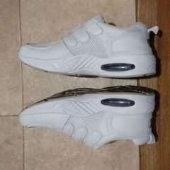 美品　スニーカー　24cmの画像