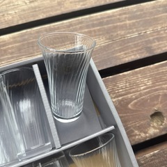 ガラスのコップ8個の画像