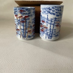 古い 有田焼 夫婦湯呑 ボール箱入り 金彩 朱彩 竹林図 縁起物 未使用自宅保管品  の画像