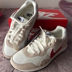 🉐新品未使用NIKEスニーカーの画像