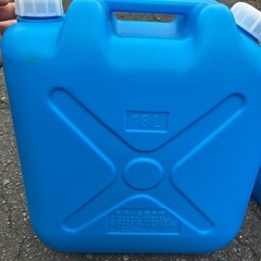 ポリタンク8個の画像