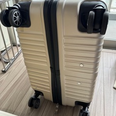 【無料】キャリーケースの画像