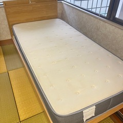 シングルベッドとマットレスセットの画像