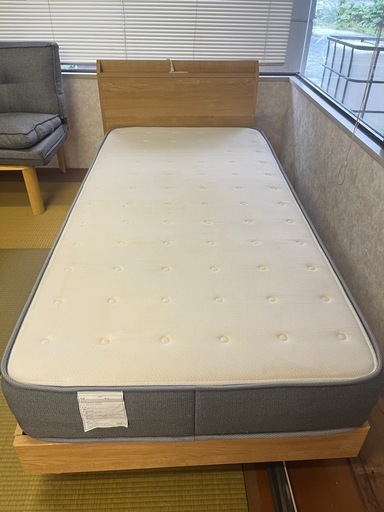 シングルベッドとマットレスセット