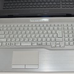 中古ノートパソコン 富士通 NH90/E2 Windows11+office 爆速SSD256GB+HDD1TB core i7-10750H/メモリ8GB/無線/WEBカメラ/17.3インチ/Blu-rayの画像