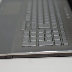 中古ノートパソコン 富士通 NH90/E2 Windows11+office 爆速SSD256GB+HDD1TB core i7-10750H/メモリ8GB/無線/WEBカメラ/17.3インチ/Blu-rayの画像