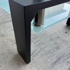 ガラスと木製のモダンテーブル 105cm x 60cm 高さ42cmの画像