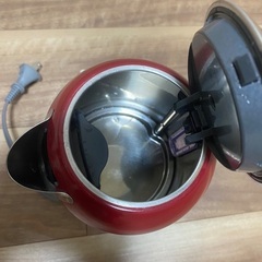 DeLonghi デロンギ kMix 電気ケトル 1.0L（レッド）の画像