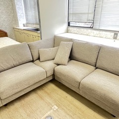 L字型のソファの画像