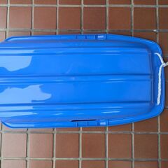 プラスチックそり（青）の画像