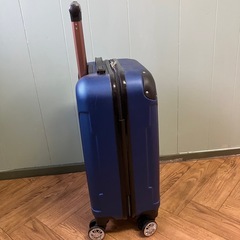 【まだまだ使えます！】キャリーケース　青むら紫の画像