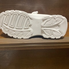 新品未使用 スニーカー 白 23.5の画像