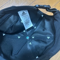 adidas キャップの画像