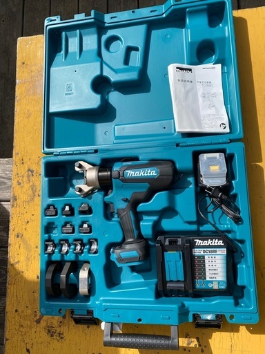 【ほぼ新品】マキタの圧着機