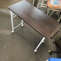 リサイクルショップどりーむ荒田店　No5069 折りたたみデスク　簡易デスク　折りたためて便利♪　キャスターー付き♪ スチールフレーム　木天板の画像