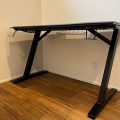 ゲーミングデスクの画像