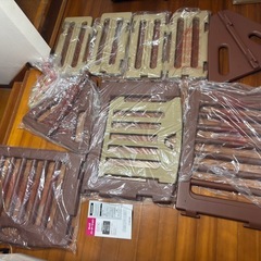 【美品】日本育児 キッズパーテーション ブラウン  仕切りフェンス ベビーゲート 扉付き 置くだけ設置 セーフティパネル サークル代用 観葉植物やテレビのガードに 保育園 児童施設 赤ちゃん 子ども ペット対応 パネル枚数調整可 付属品完備 外箱・取扱説明書あり 日本育児純正の画像