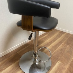 昇降式バーチェア（カウンターチェア） ブラック×ウッド 高さ調節可の画像