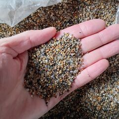 水槽用砂利　天然川砂利の画像