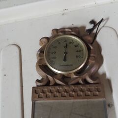 レトロな寒暖計、かがみ付き，アンティークの画像