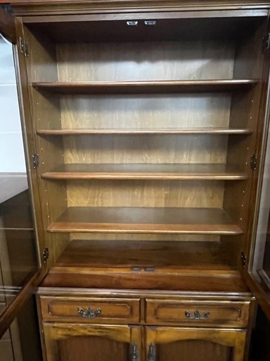 カリモク家具のカップボード
