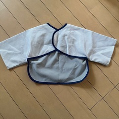 キッズ　お食事エプロン　タキシード
の画像