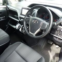 ＼ 誰でも車が買える次世代低与信ローン専門店／ 安心の１年保証付き 距離無制限！中古車販売 カーメル山梨店　平成２９年　トヨタ　ノア　78,640㌔の画像