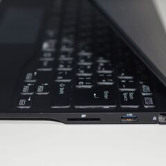 中古軽量ノートパソコン 富士通 UH90/E3 Windows11+office 爆速SSD512GB core i7-1165G7/メモリ8GB/無線/WEBカメラ/13.3インチの画像