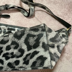 iii sanpo ショルダーバッグ　レオパードの画像